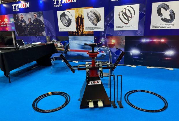 Tyrons-new-T300-fitting-machine